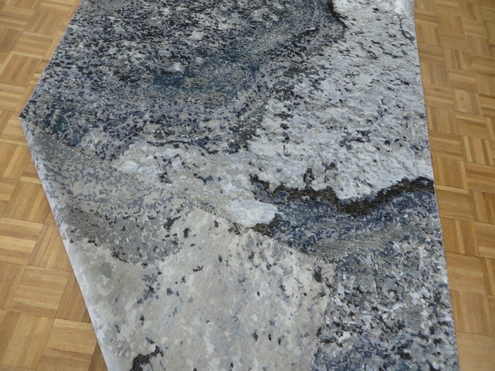 G8318J