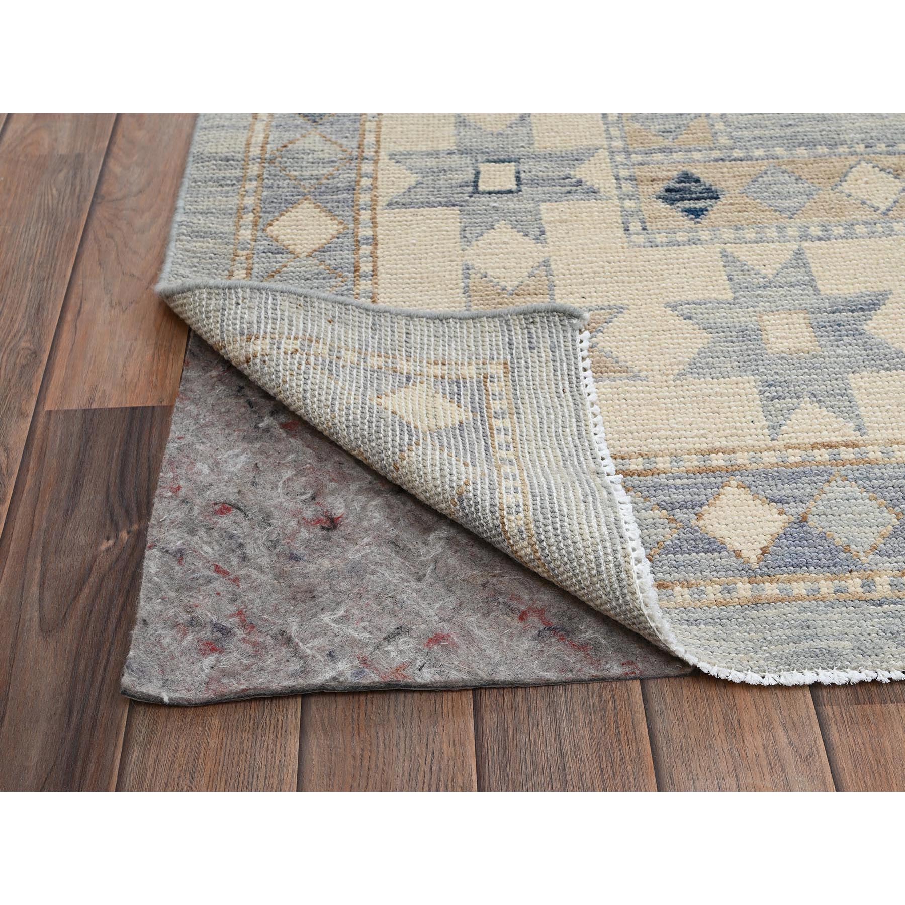 R2562%20005