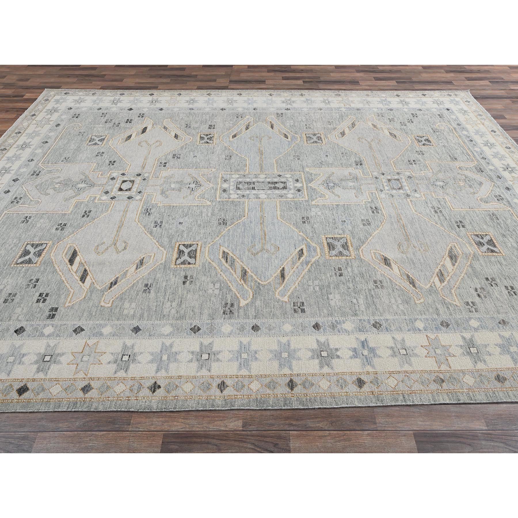 R2563%20004