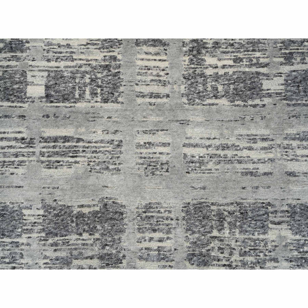 R64704%20009