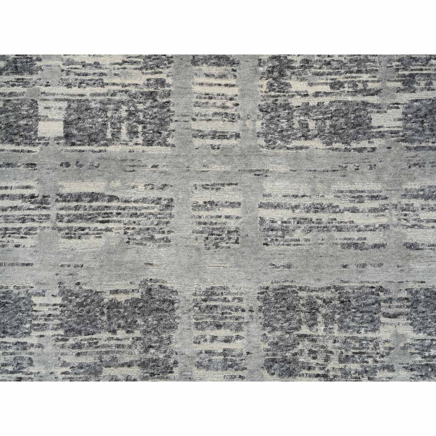 R64704%20009