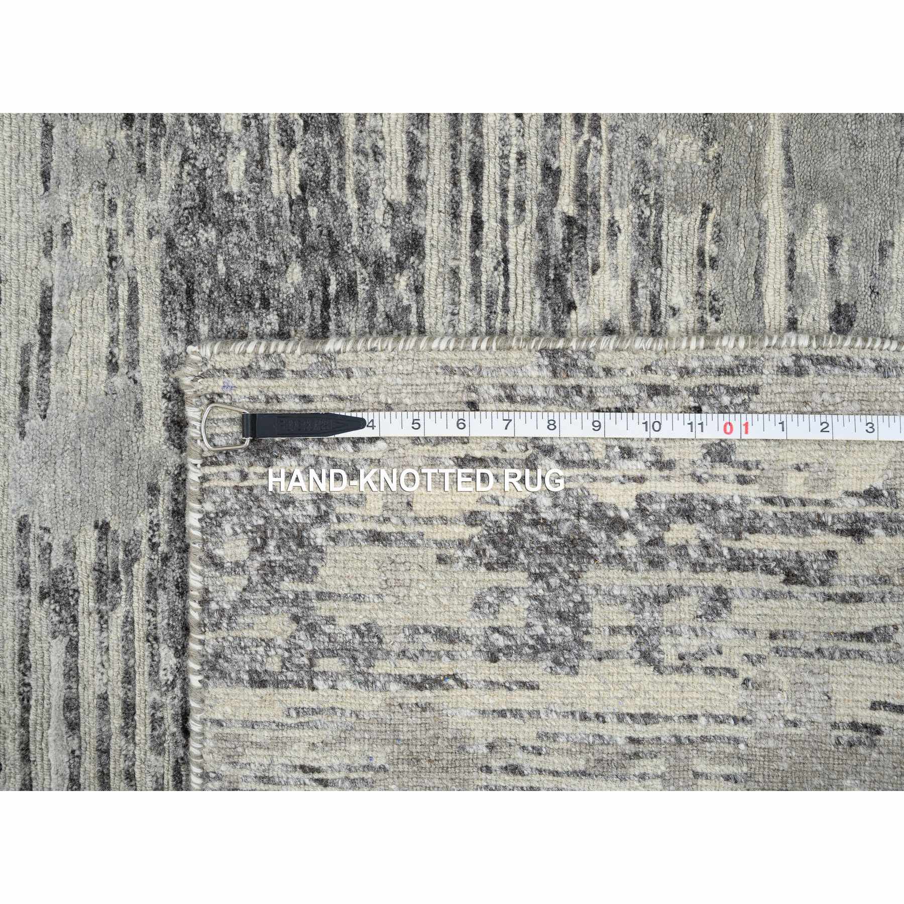 R64704%20012