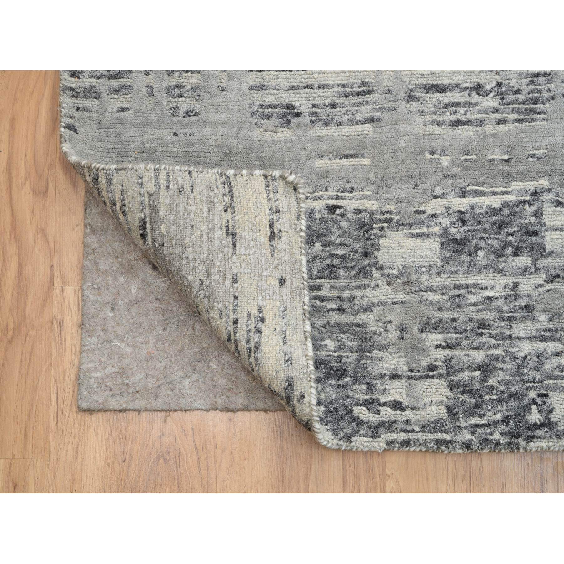 R64714%20005