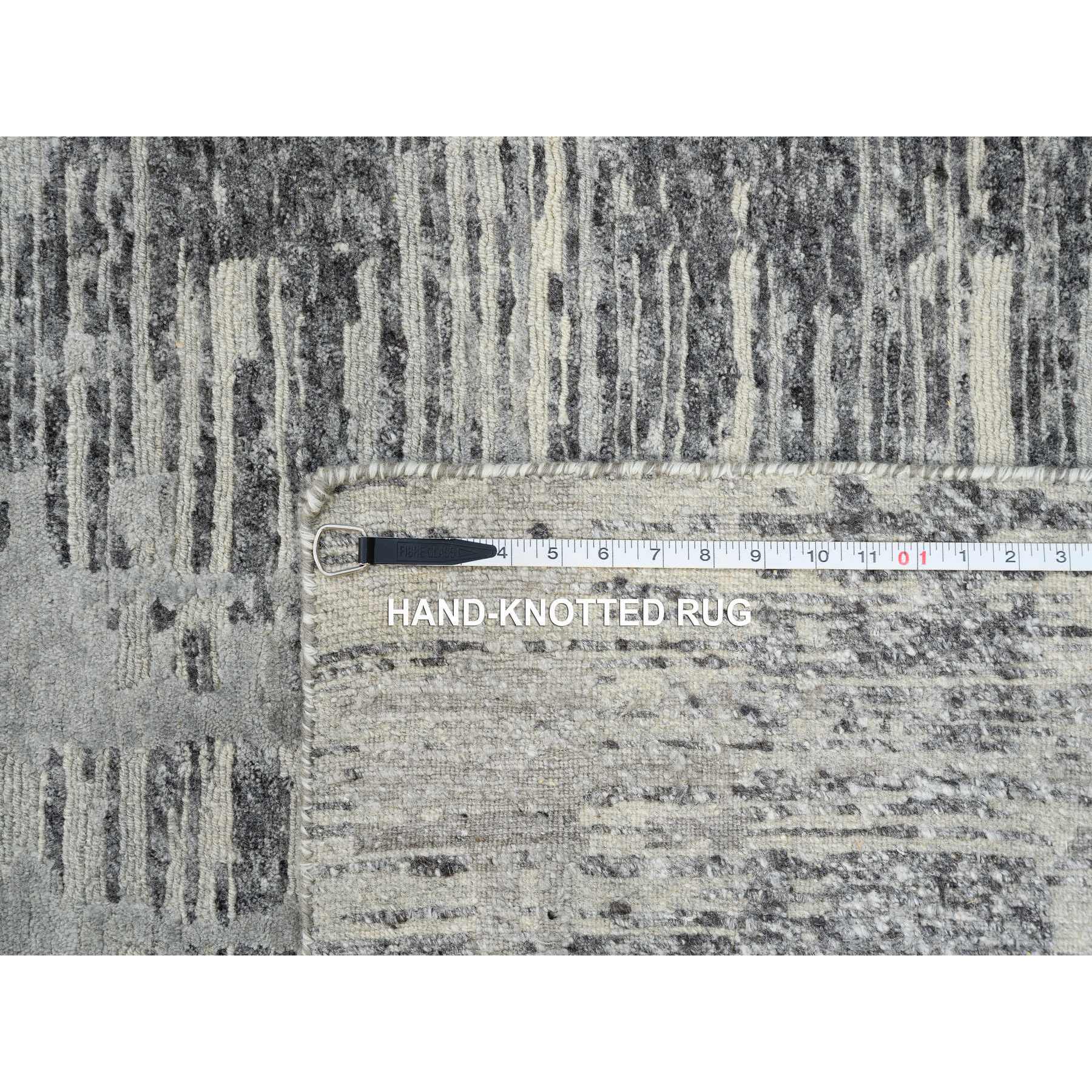 R64714%20012