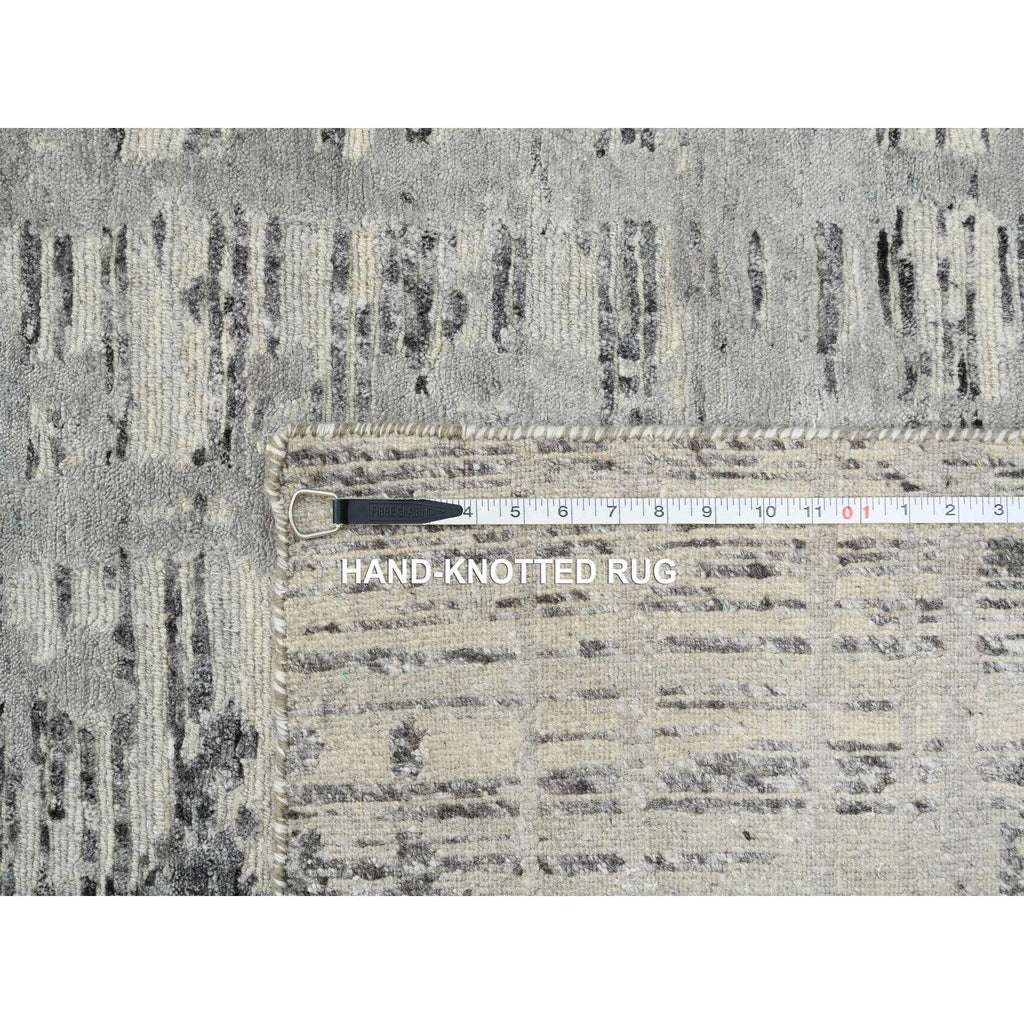 R64715%20012