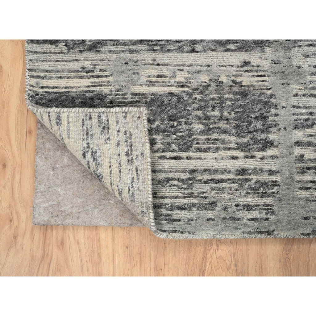 R64717%20003