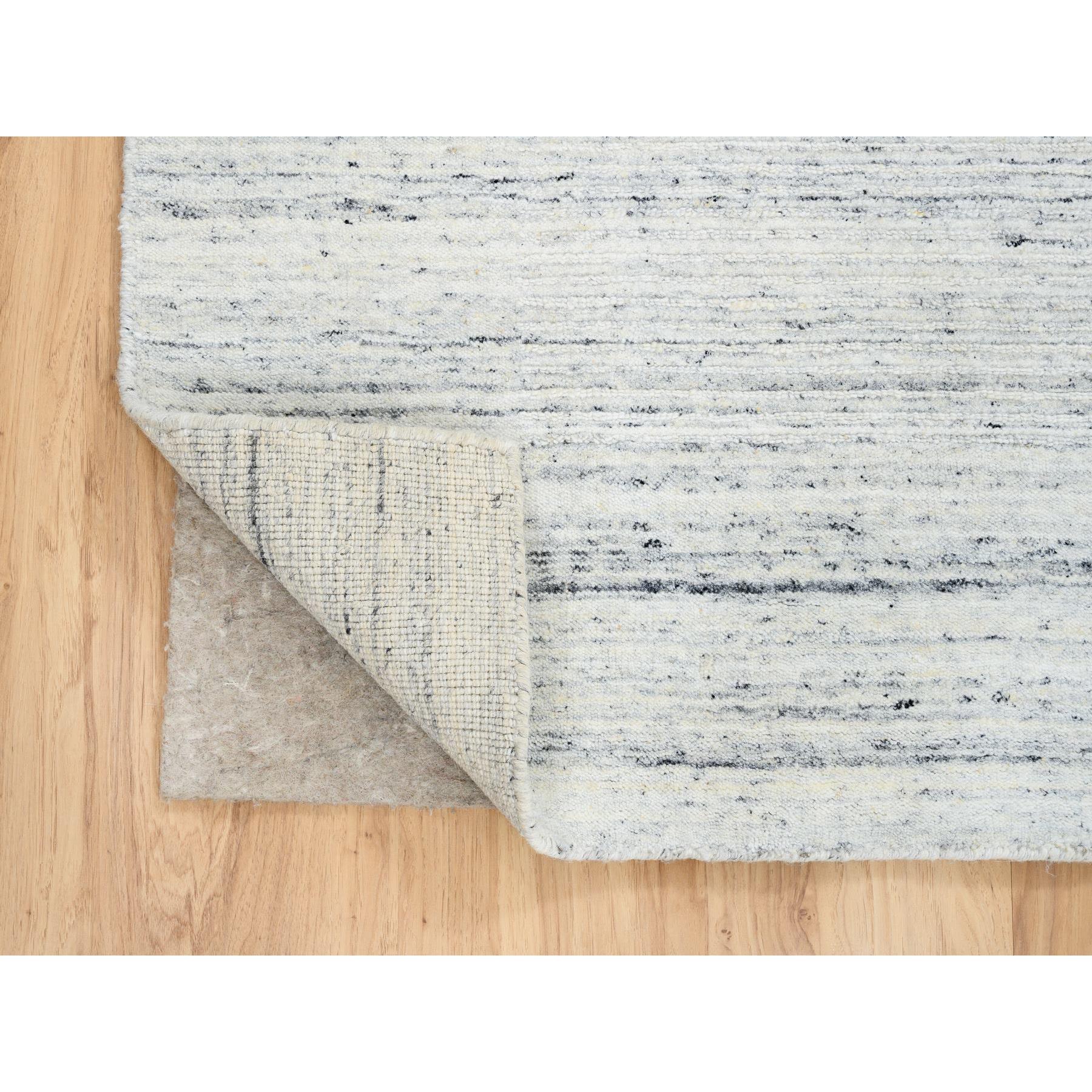 R64779%20003