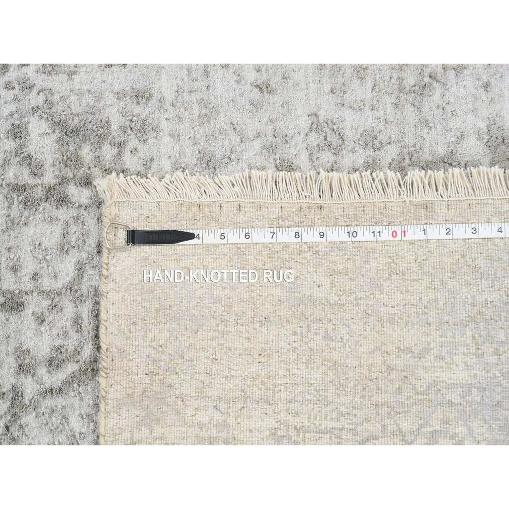 R64845%20008