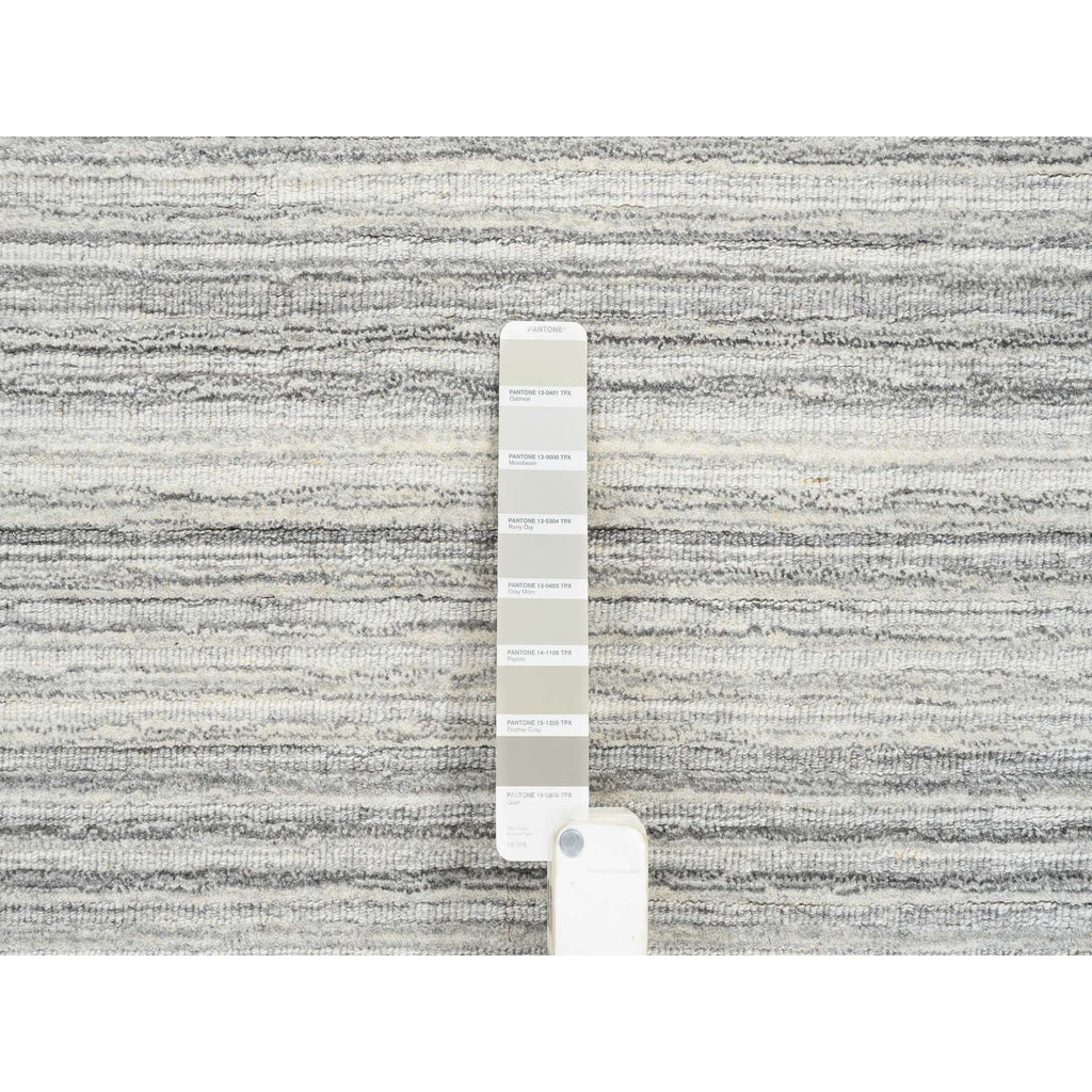R64982%20008