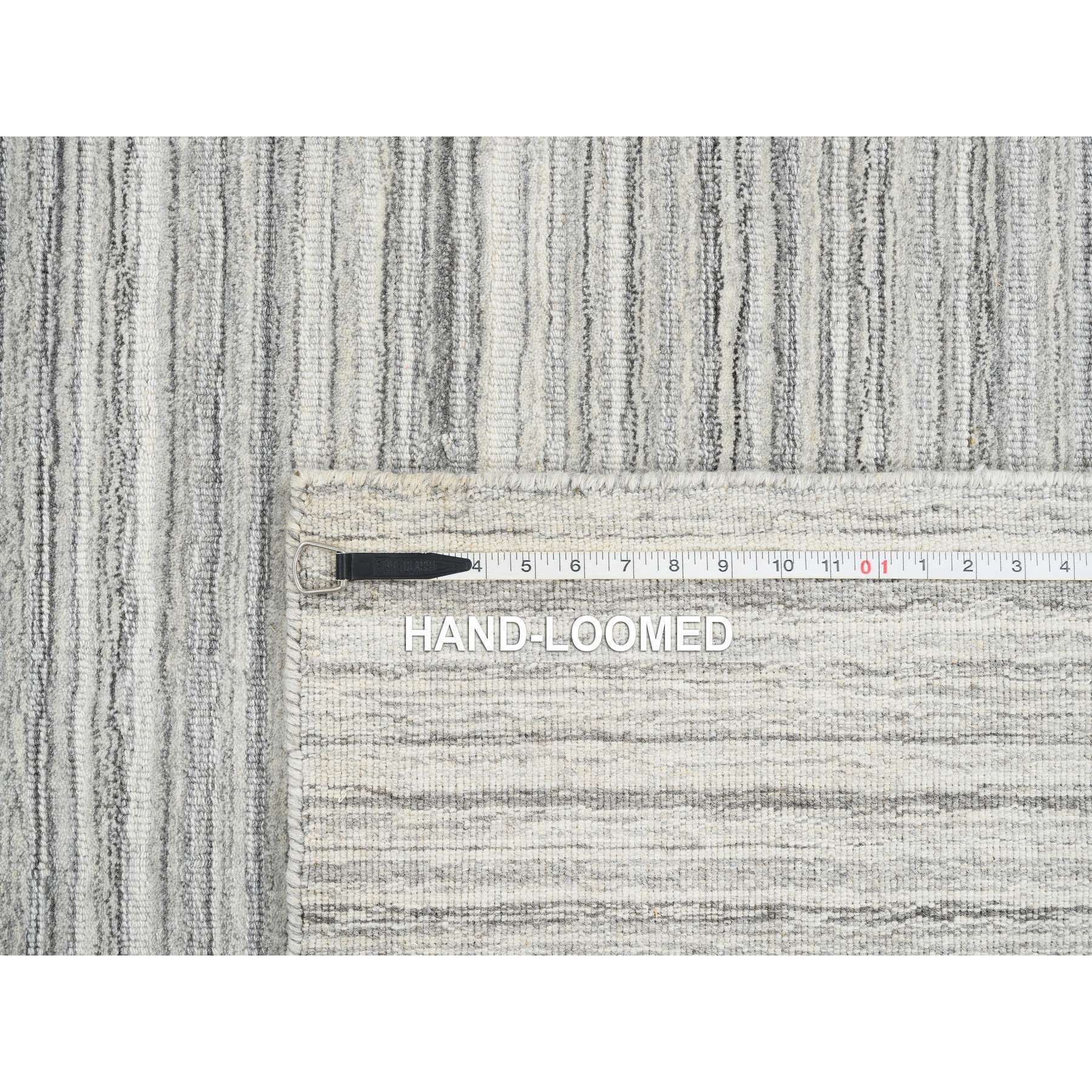 R64990%20012