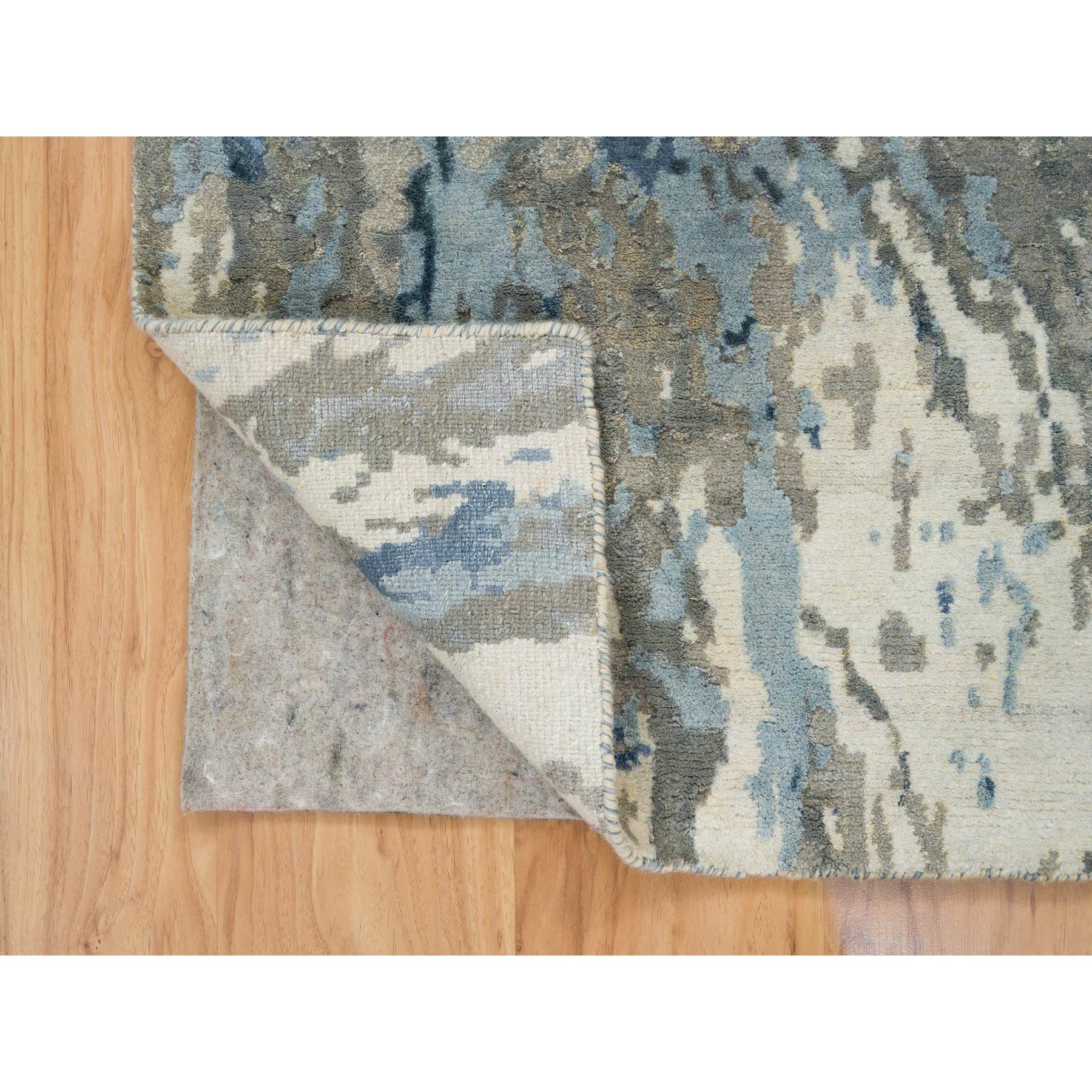 R65204%20003