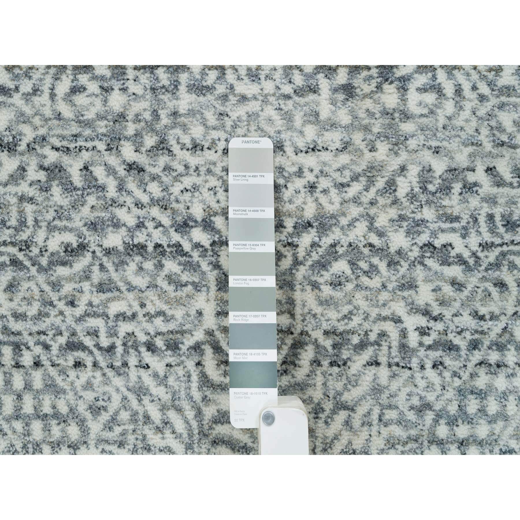 R65835%20008
