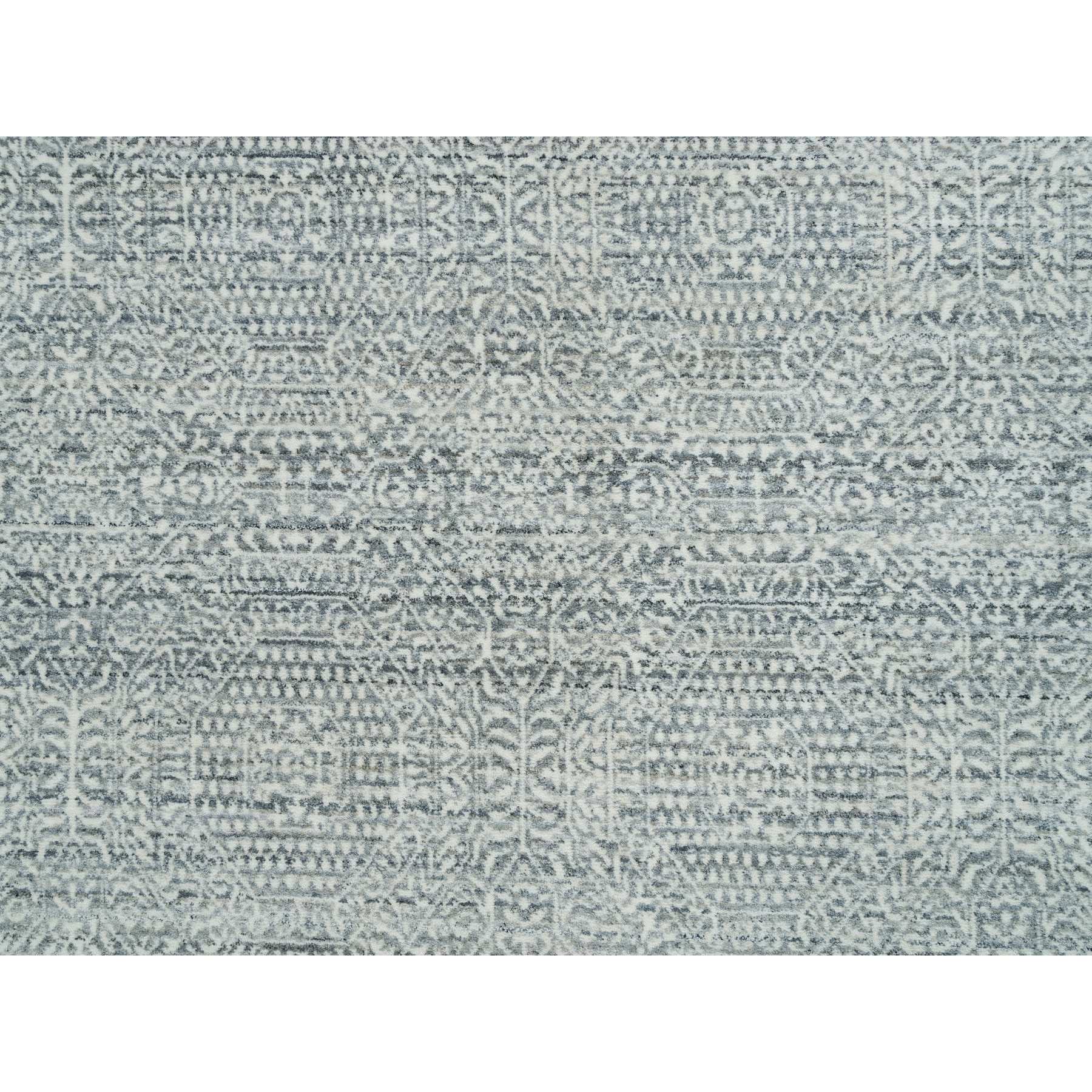 R65835%20009