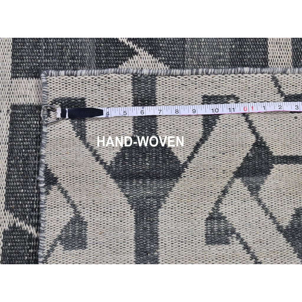 R66089%20007