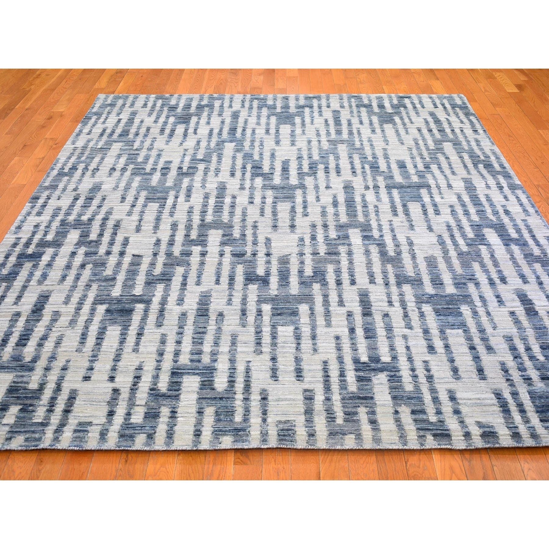 R66377%20003