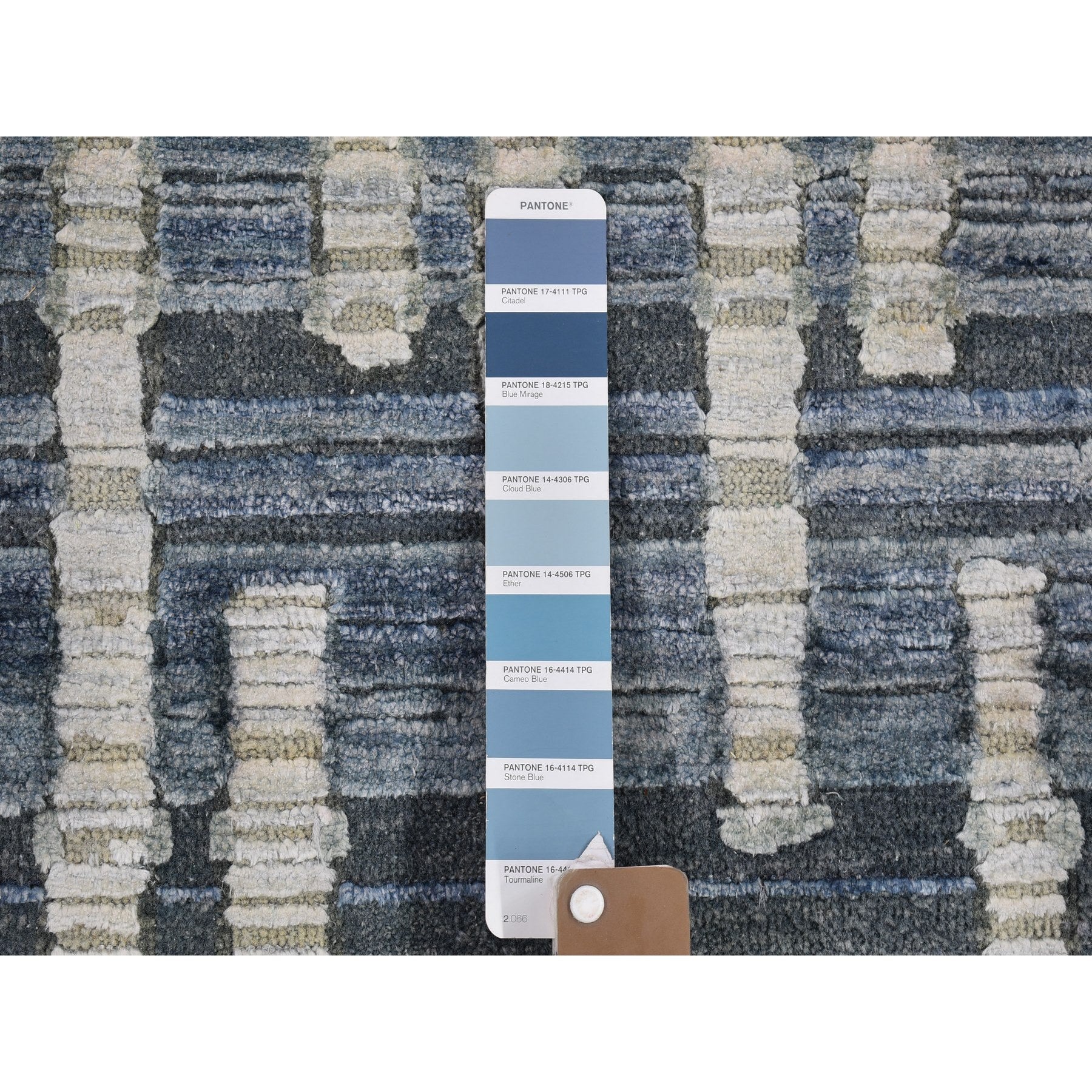 R66514%20004