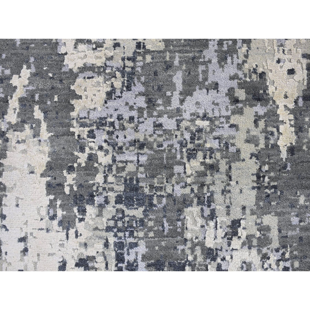 R66733%20005