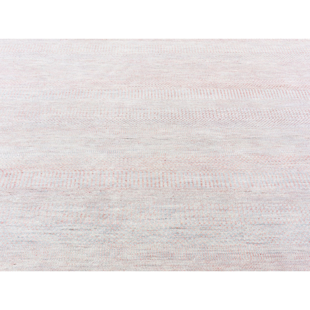 R66896%20004
