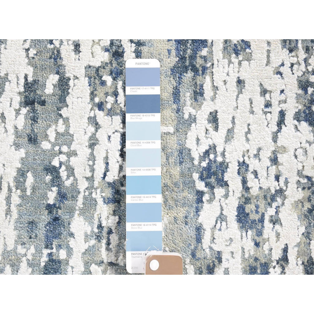 R66982%20004