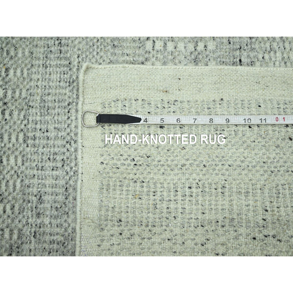 R76700%20012