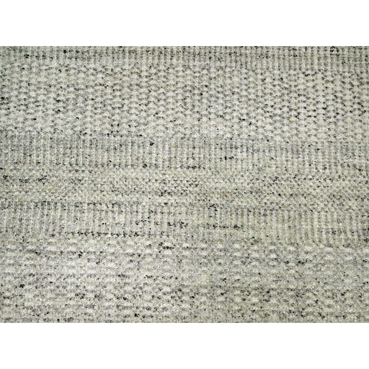 R76715%20009