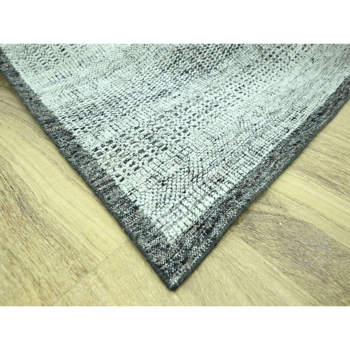 R76950%20007