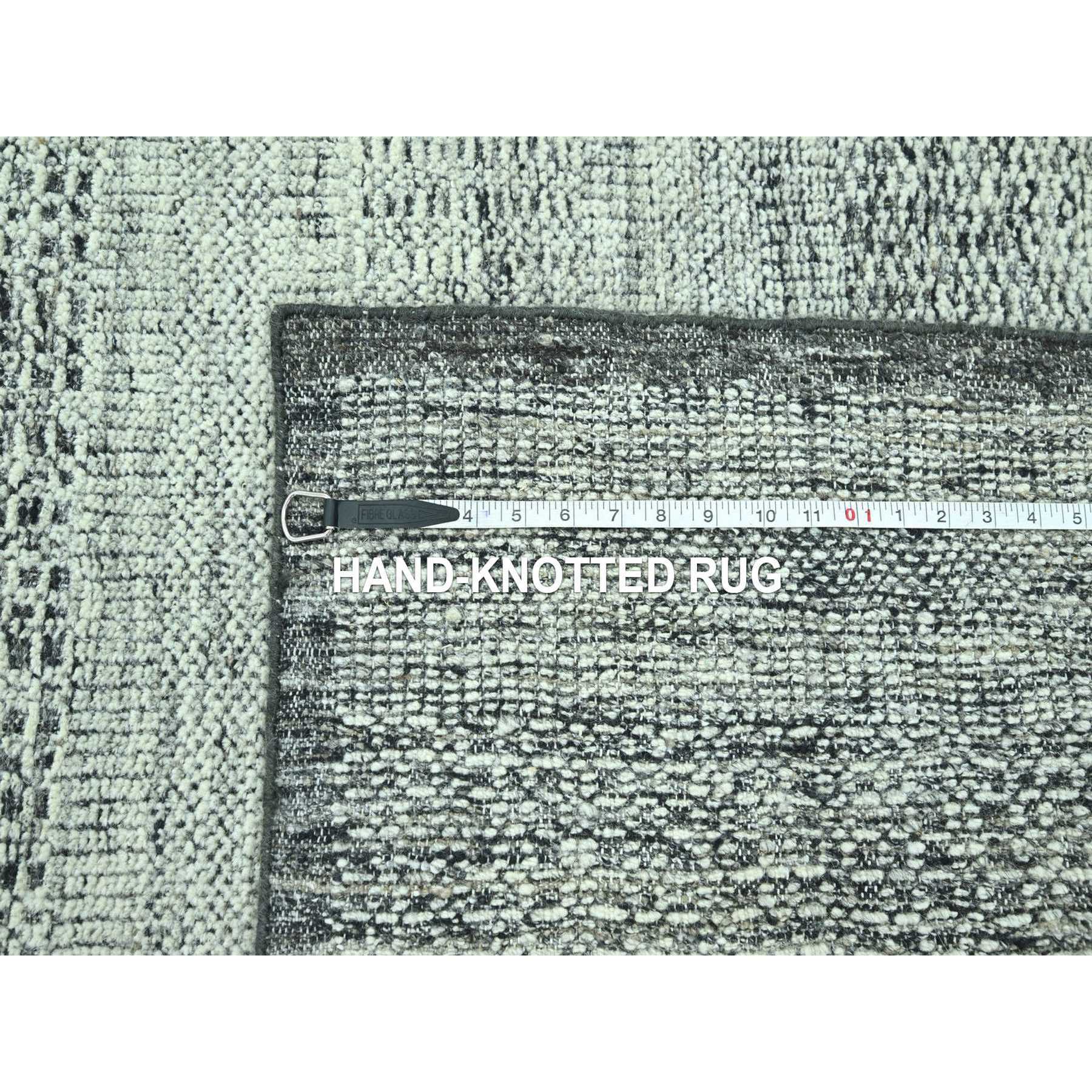 R76951%20012