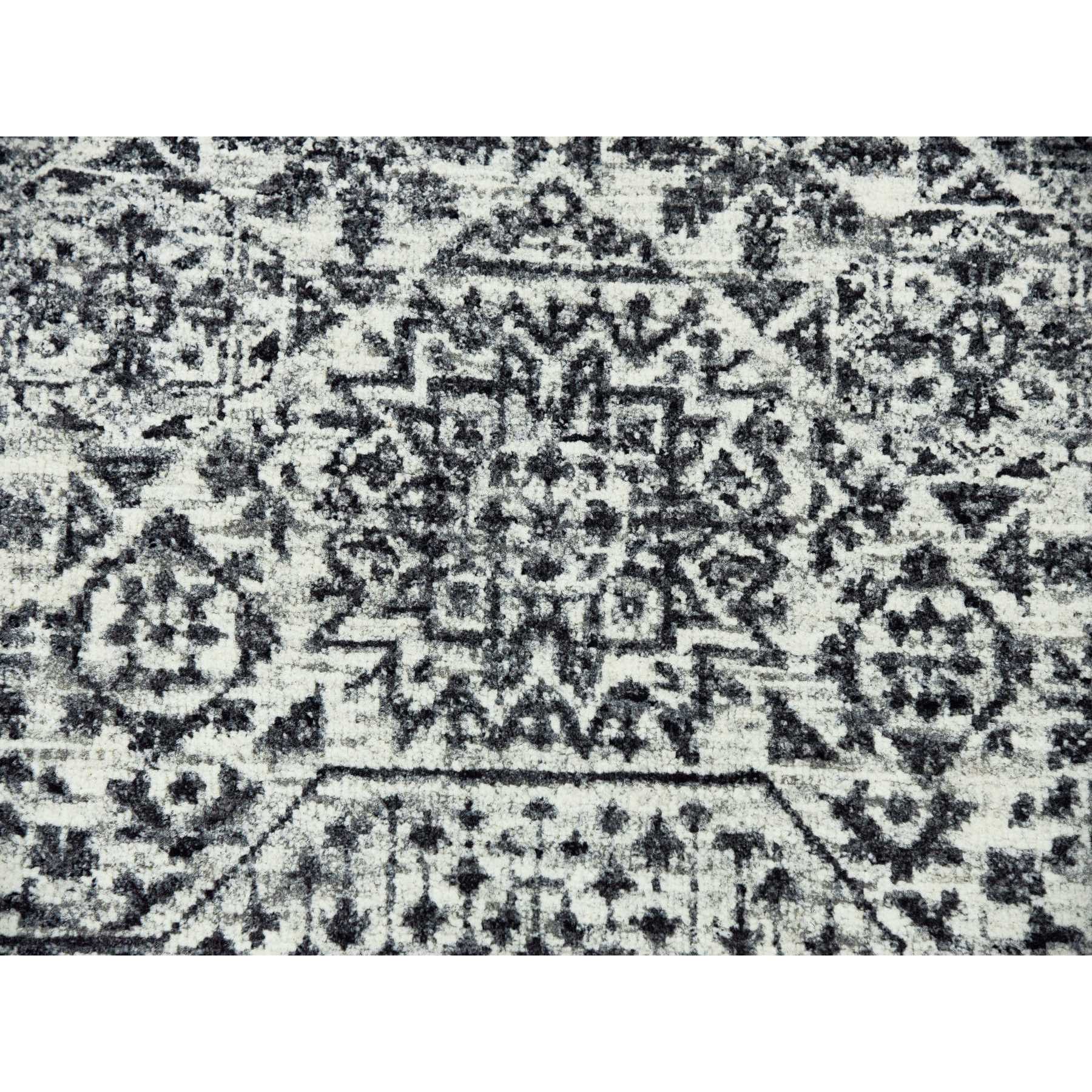 R79679%20009