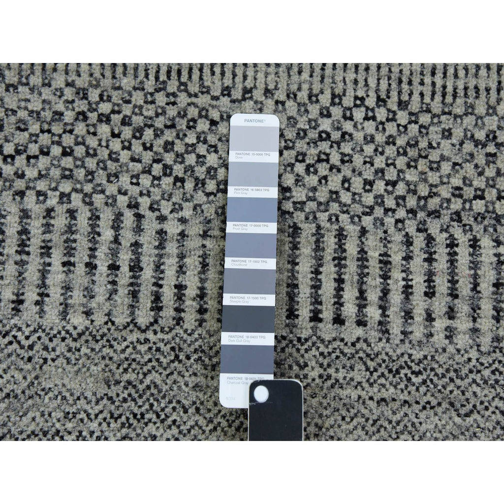 R79702%20005