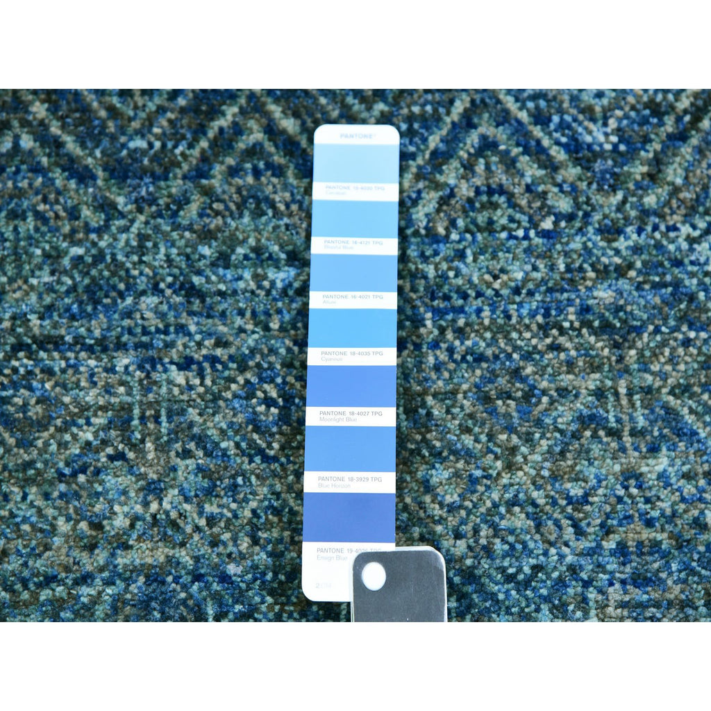 R79818%20005