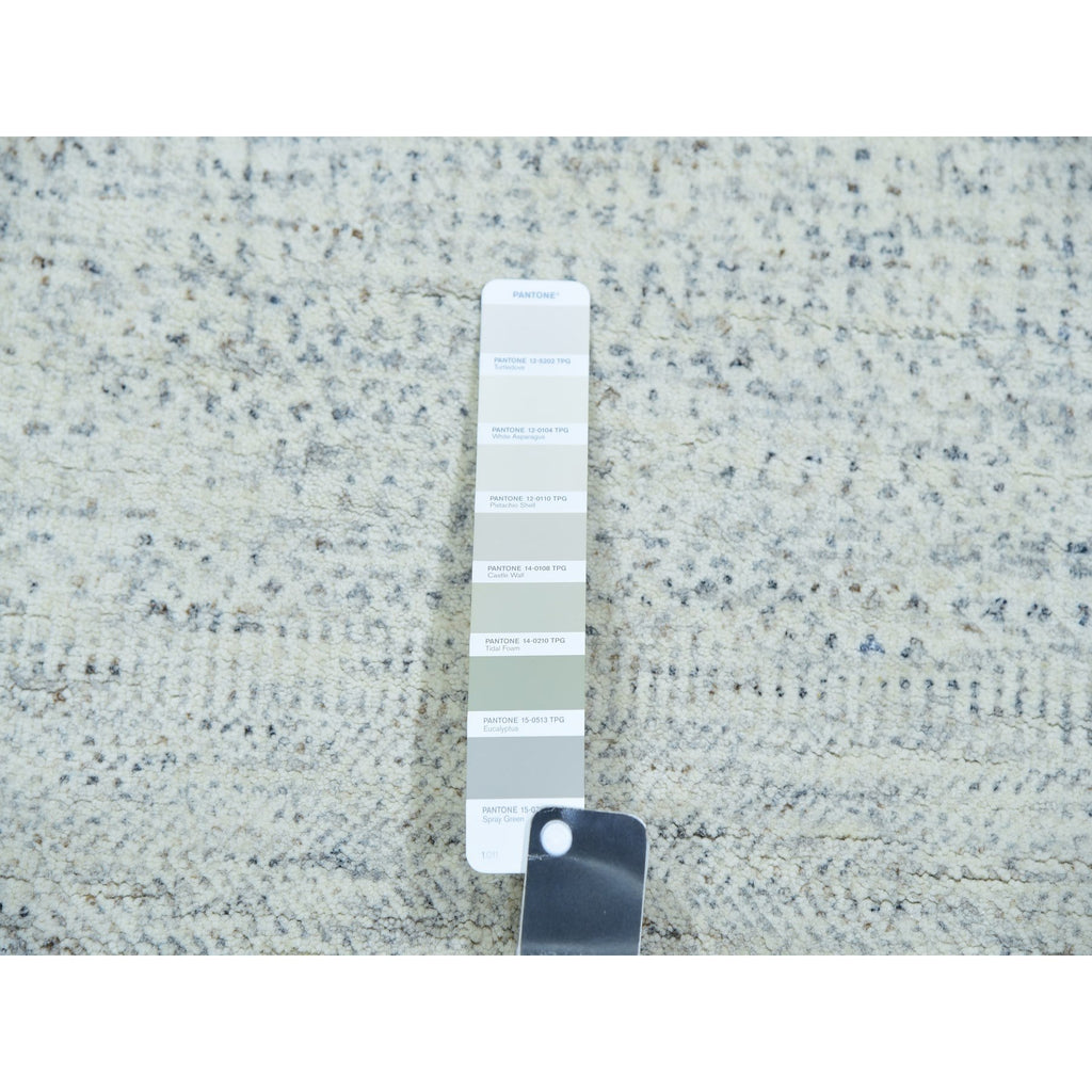 R79819%20005