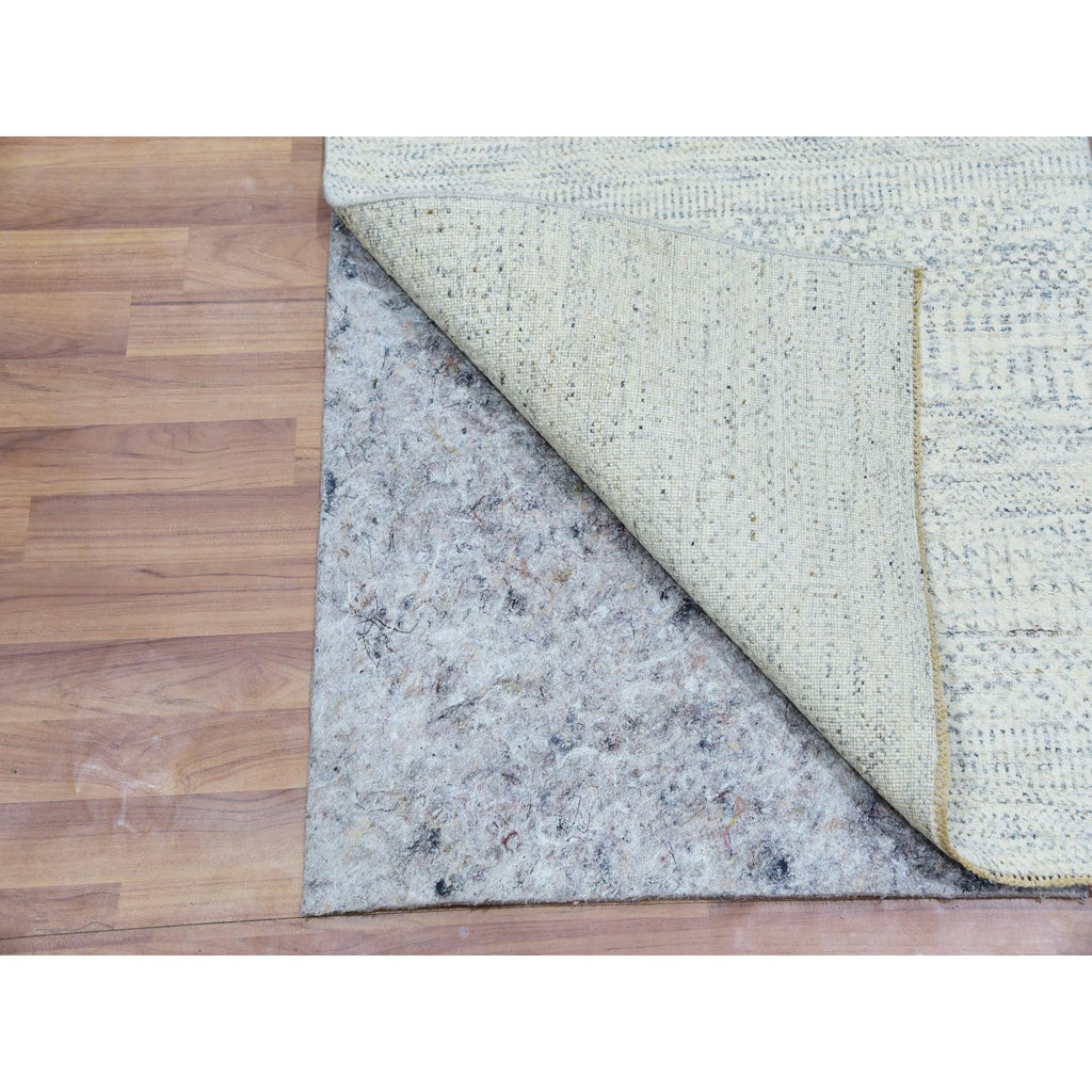 R79823%20004