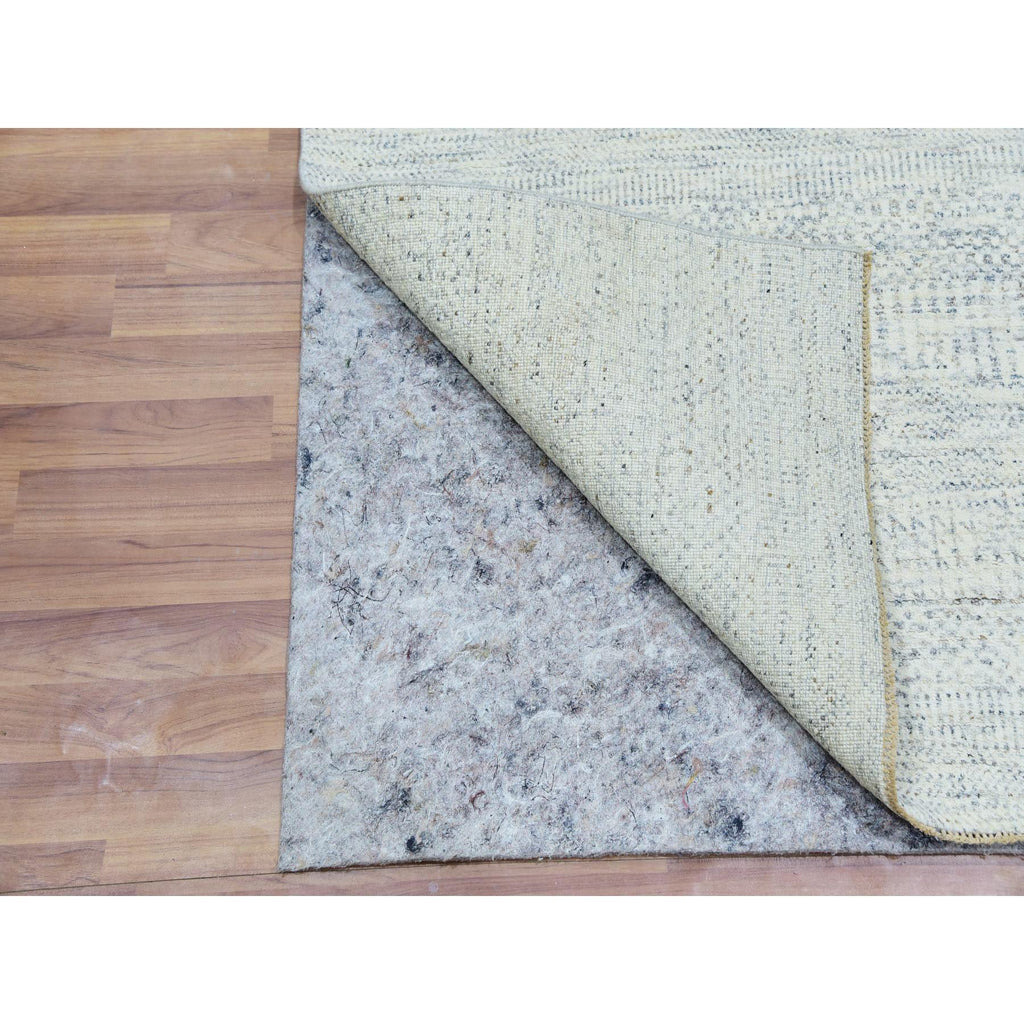 R79825%20004