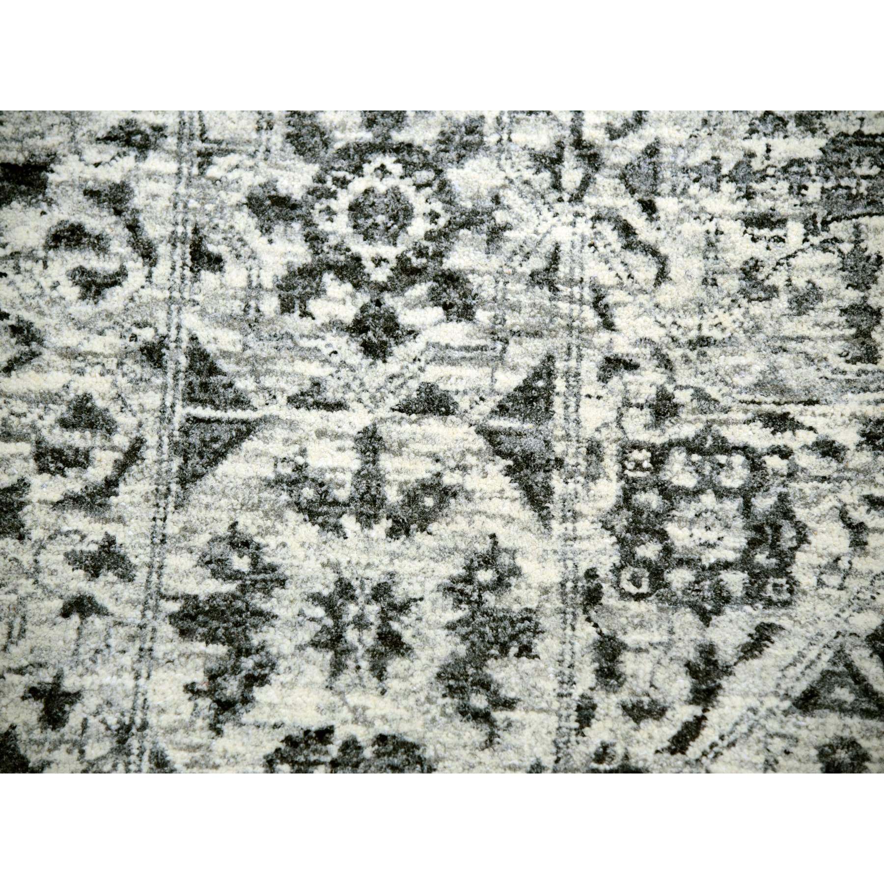 R79982%20009