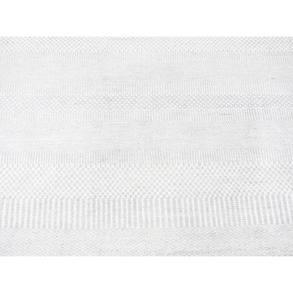 R80257%20003
