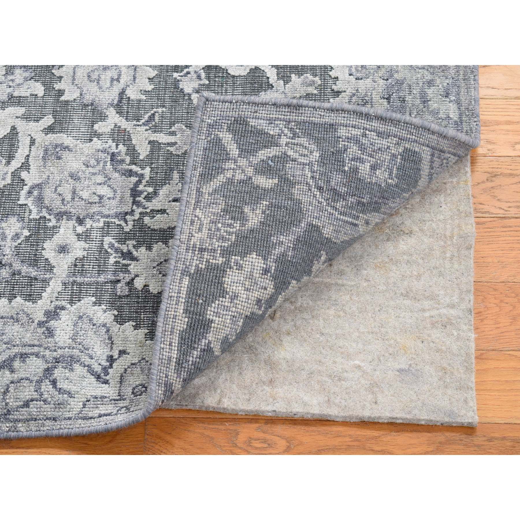 R80422%20003