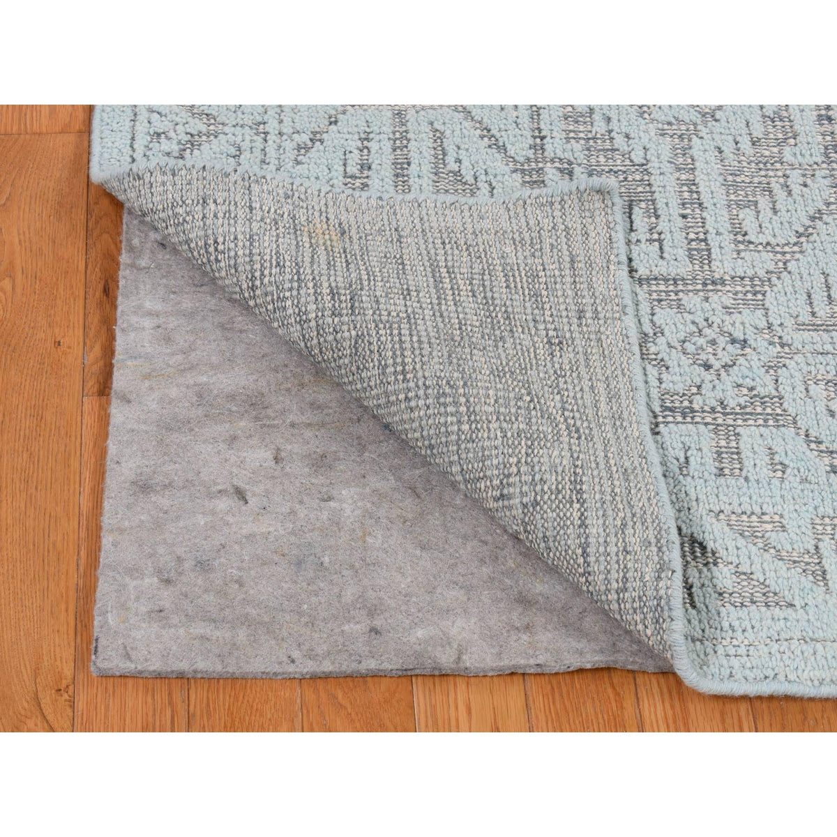 R80823%20005