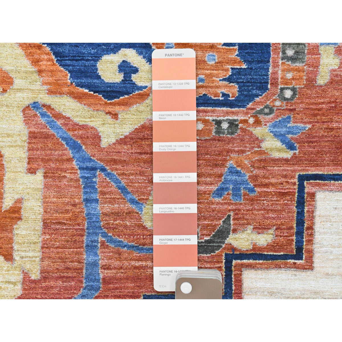 R81272%20008