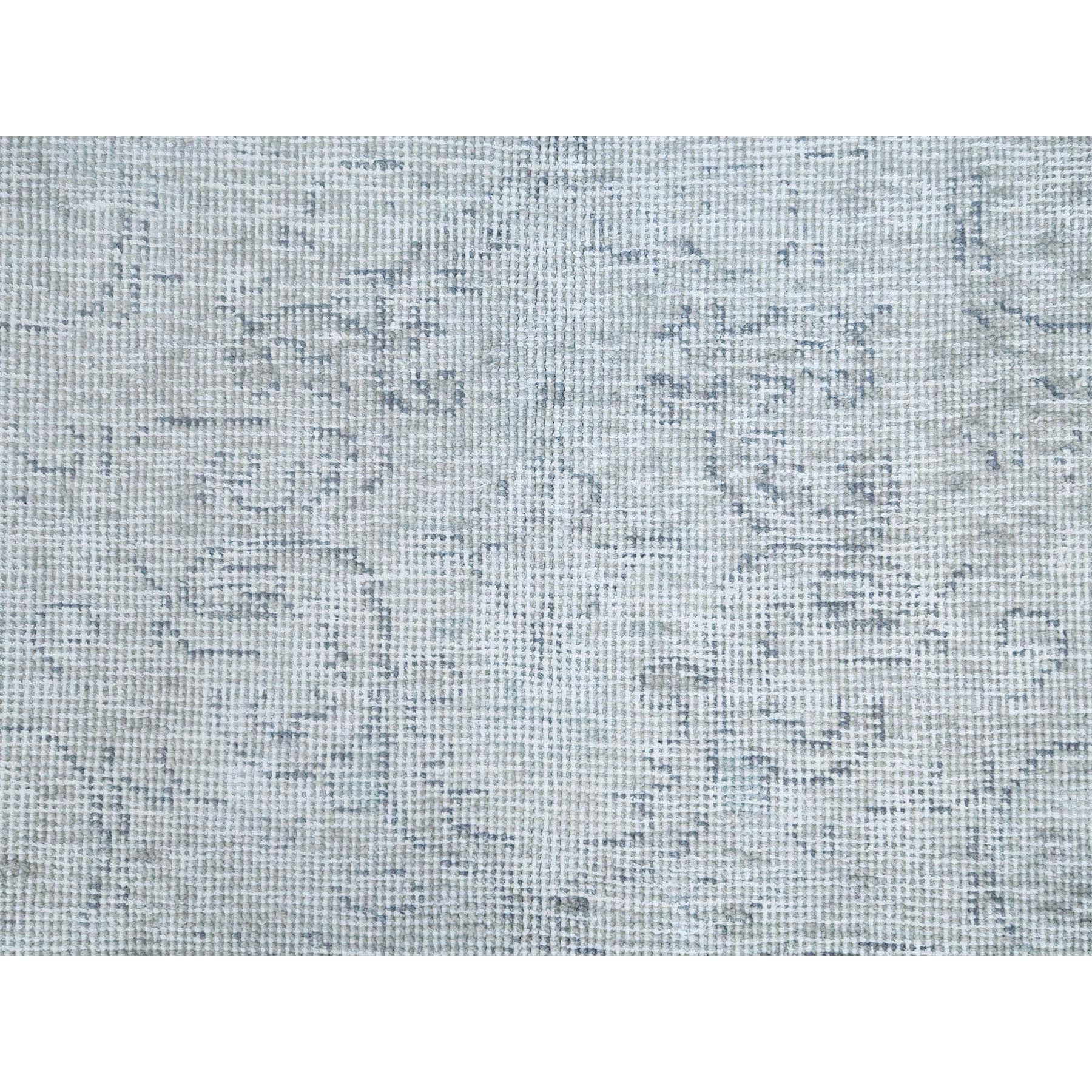 R81281%20009