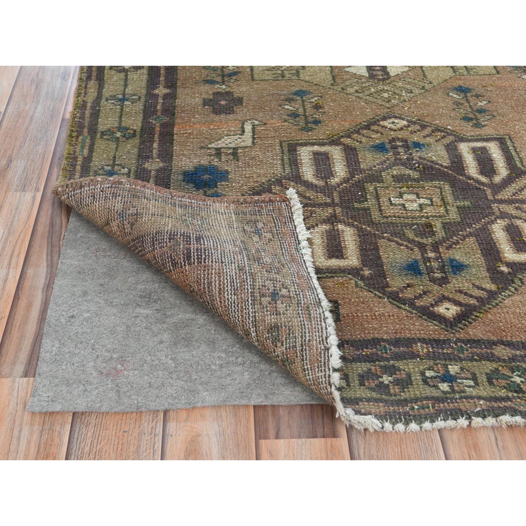 R81657%20003