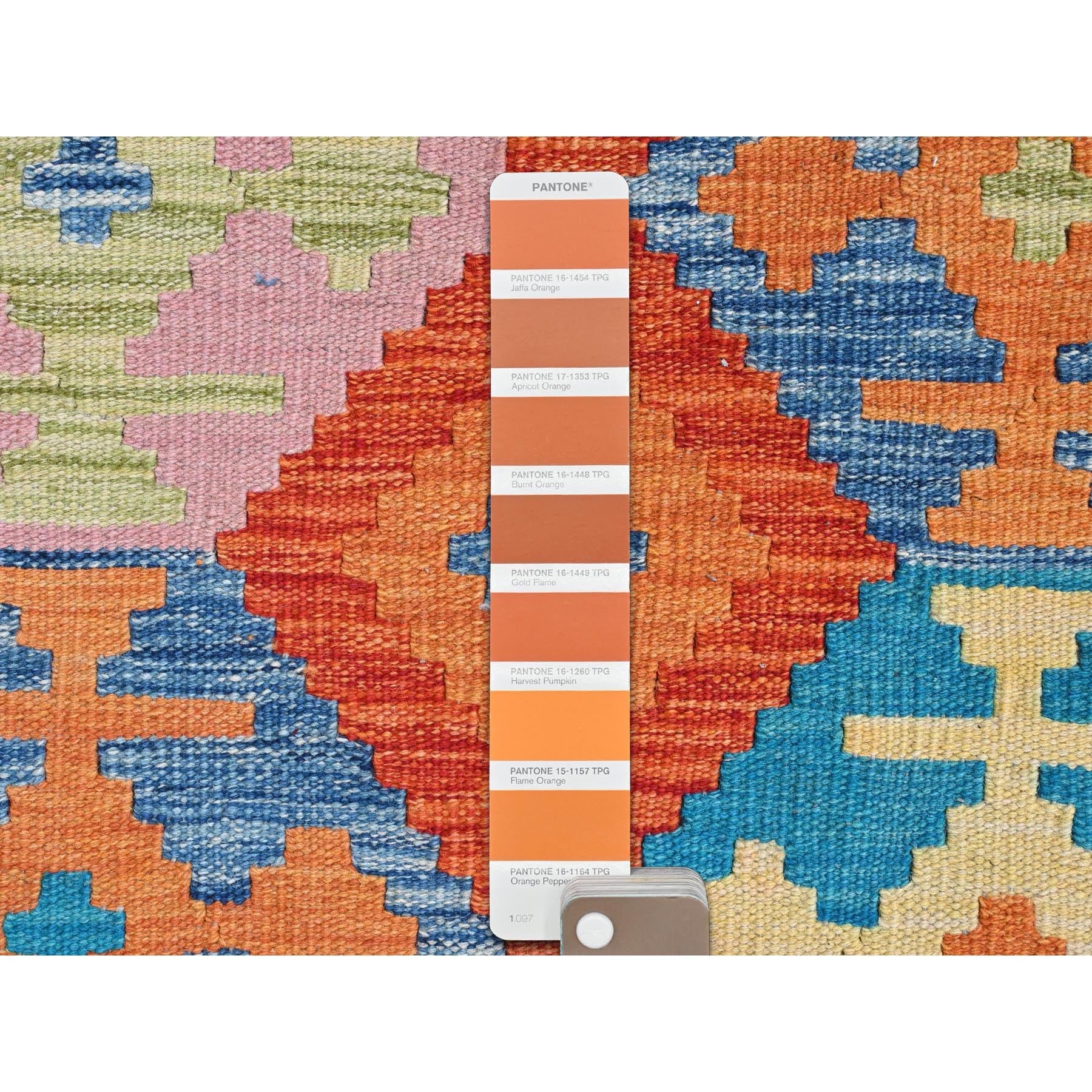 R81817%20004