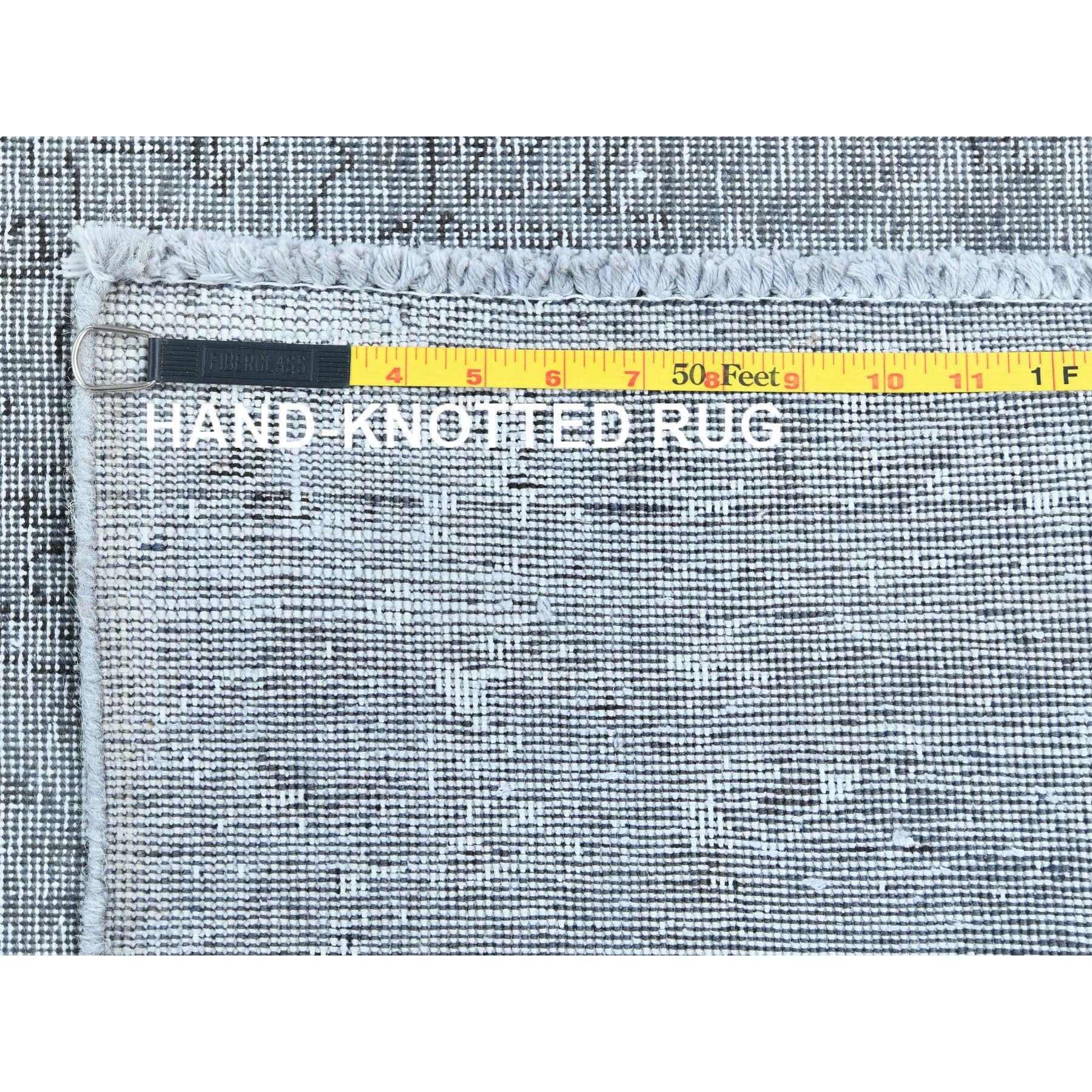 R82097%20012