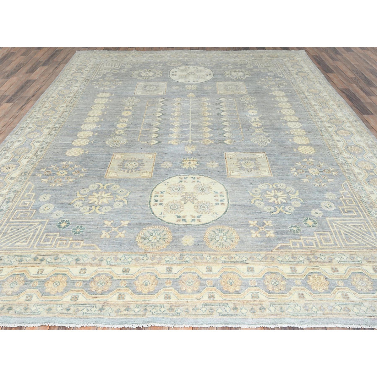 R82702%20003