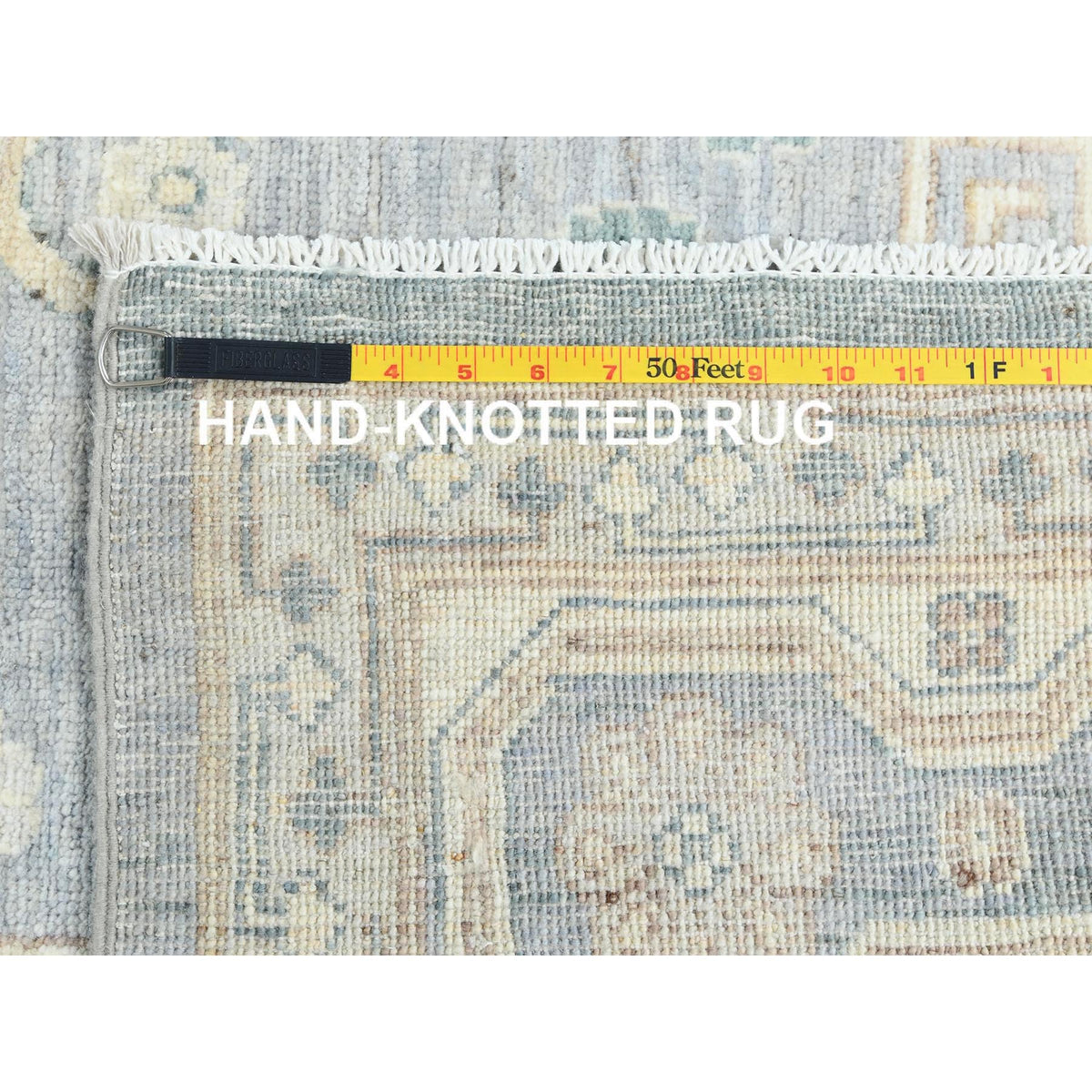 R82702%20012