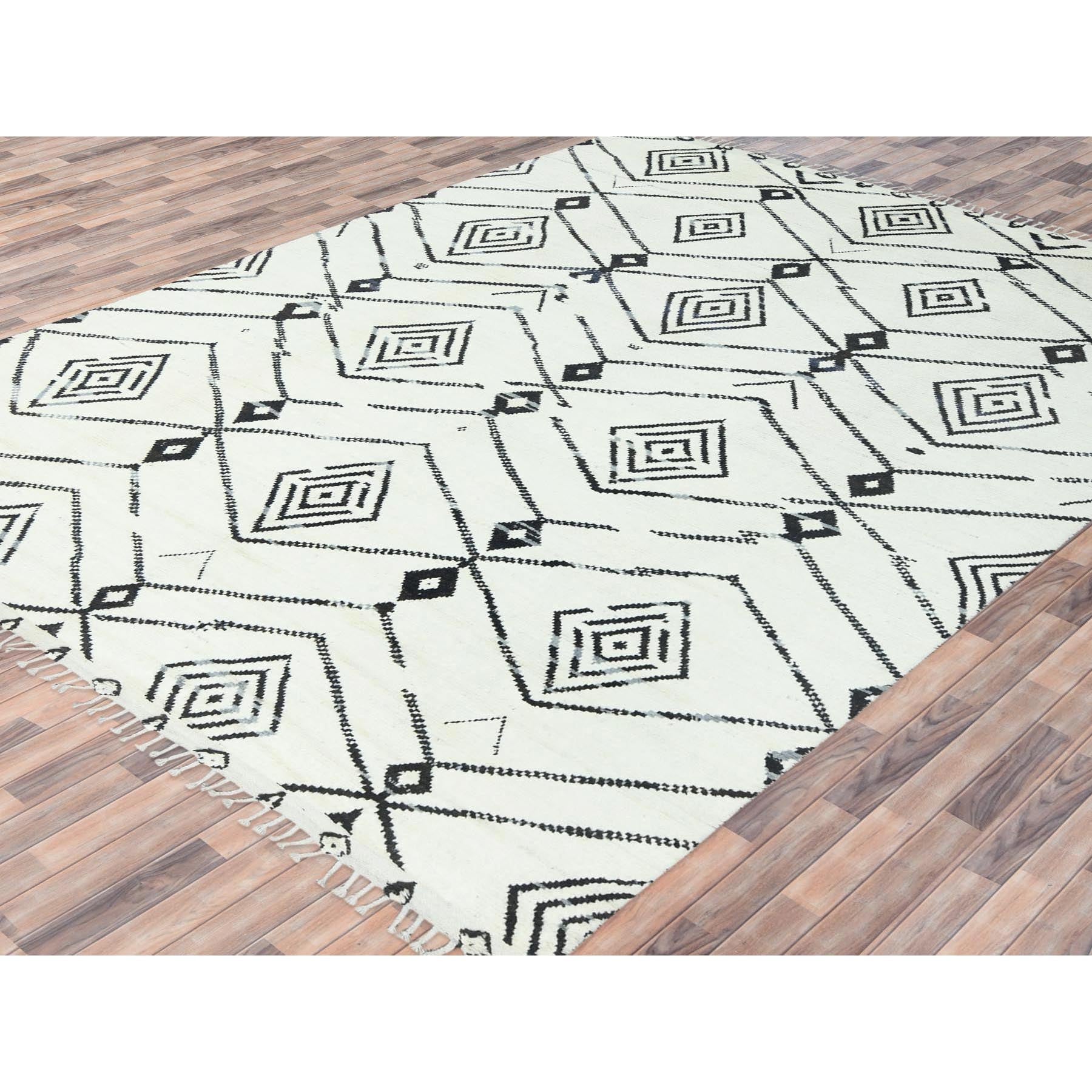 R82953%20004
