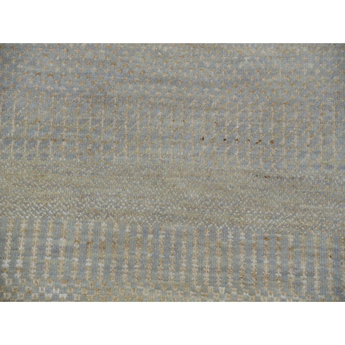 R83103%20009
