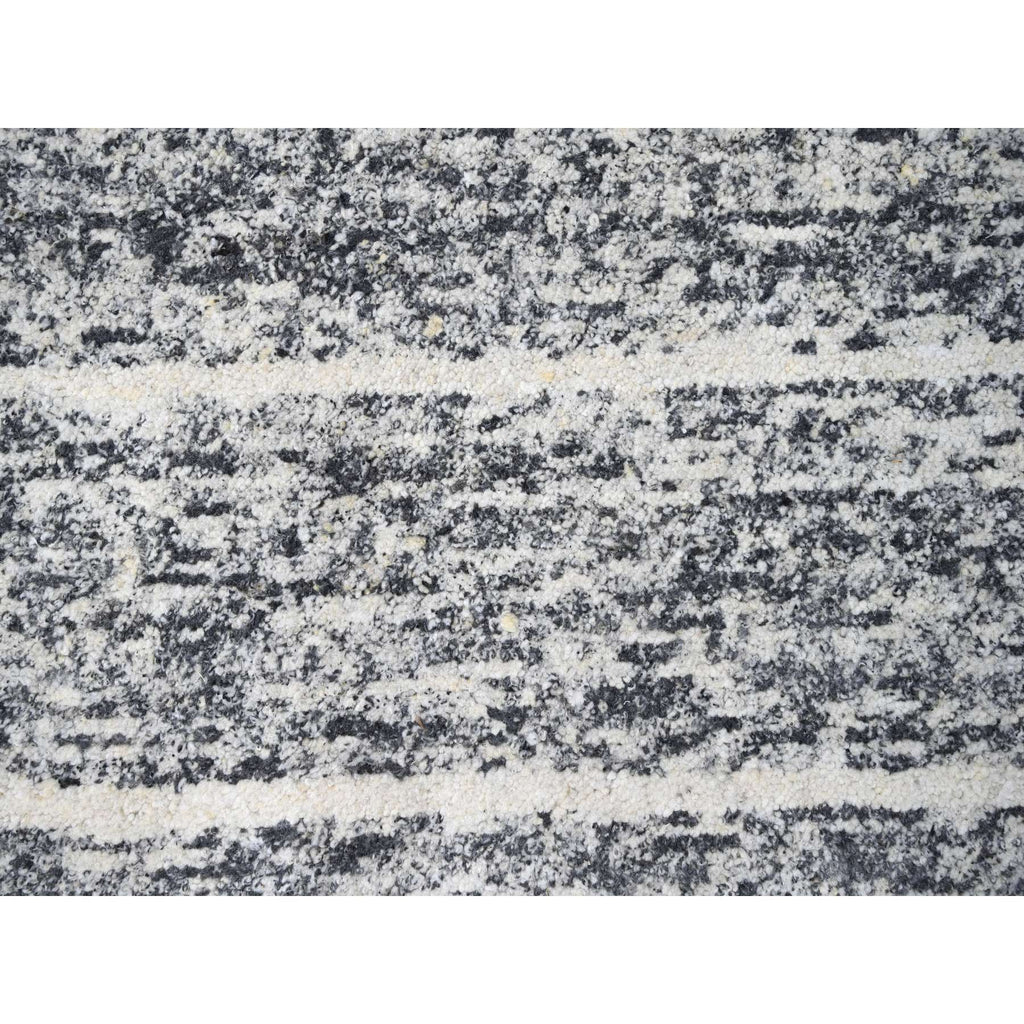 R84183%20009