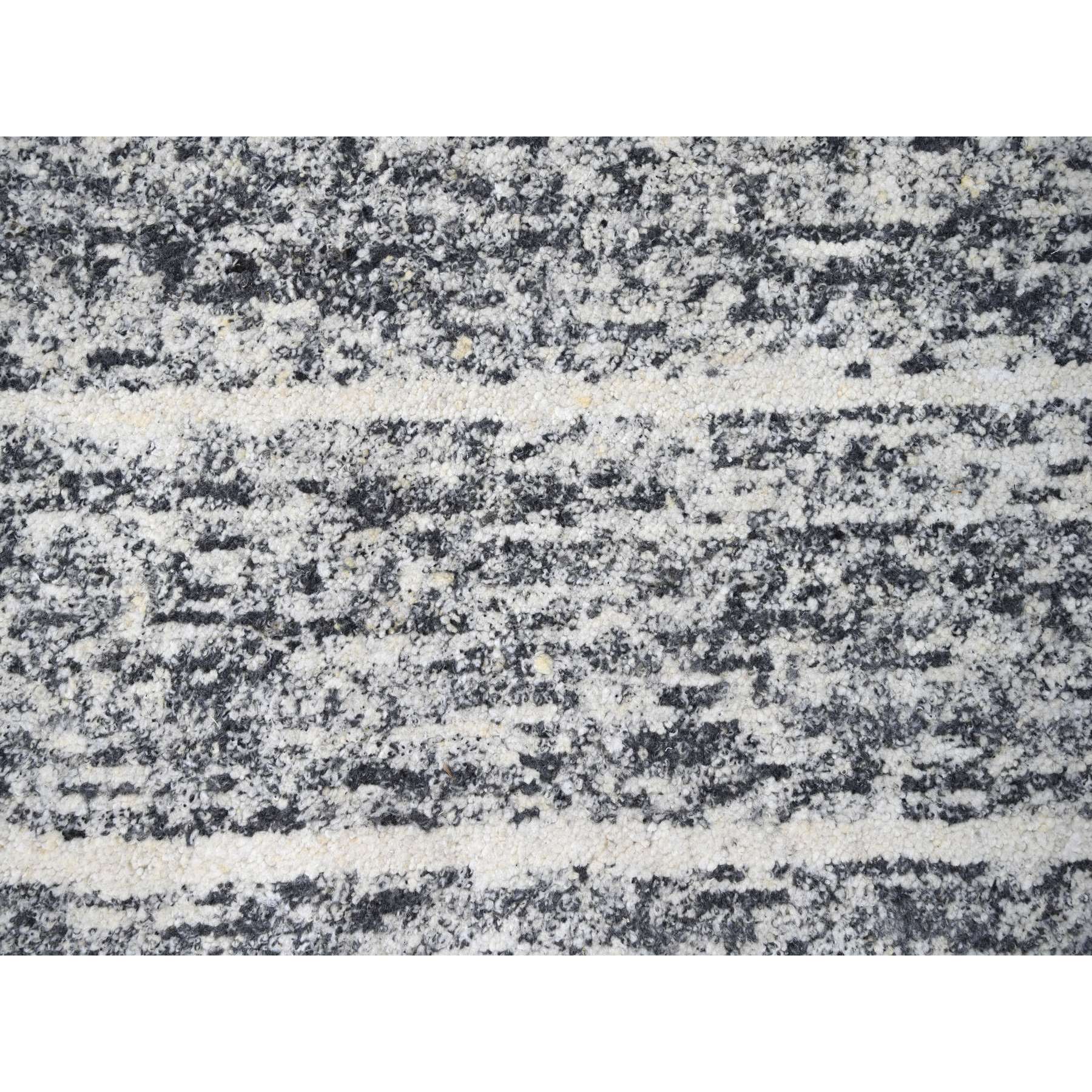 R84183%20009