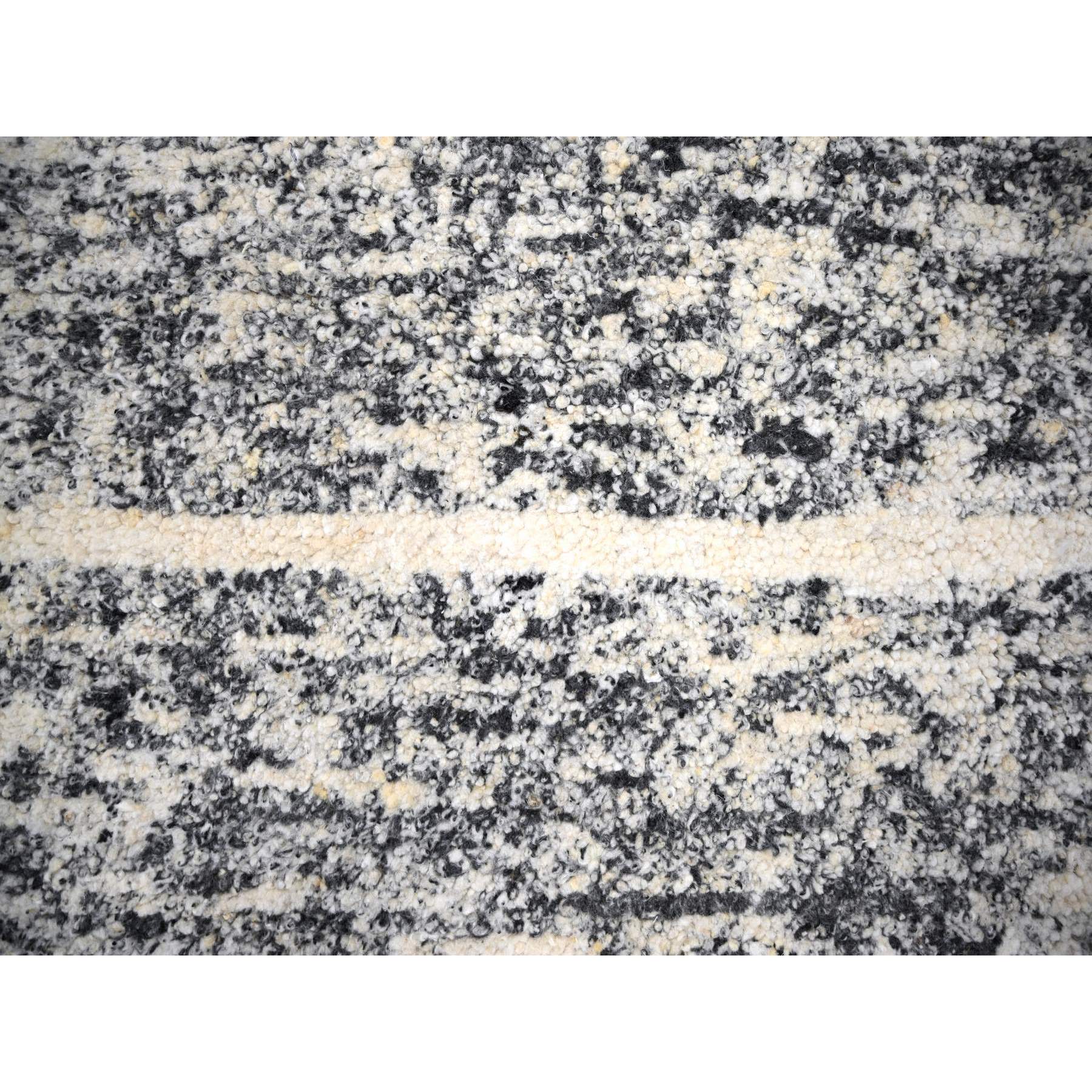 R84185%20009