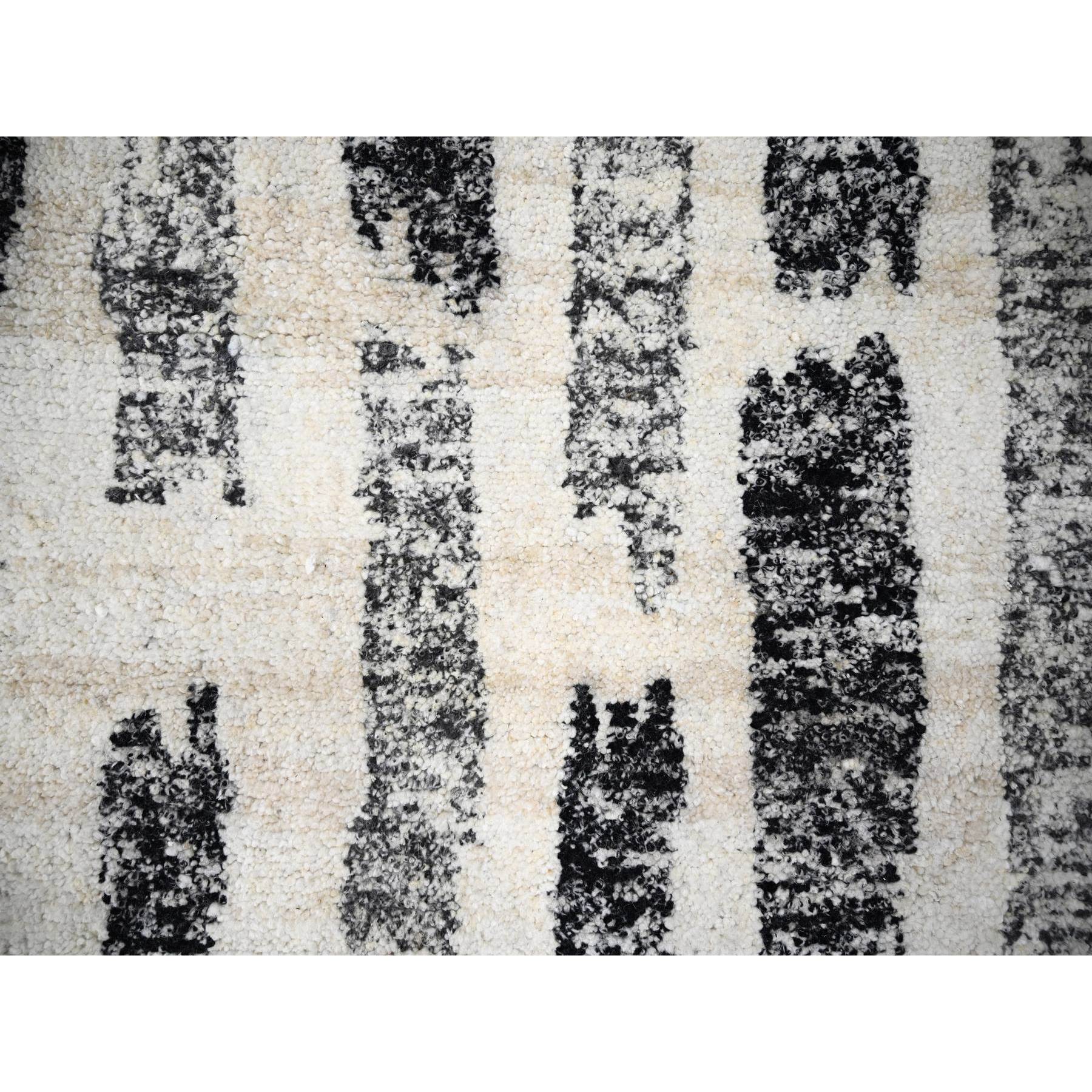 R84207%20009